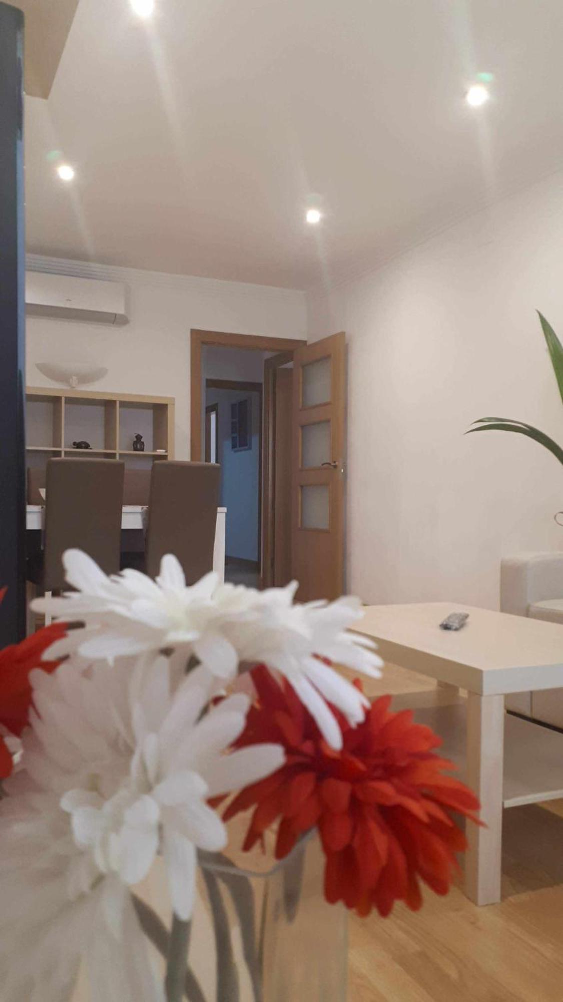 Laura House The Style Airport Bcn Apartment Viladecans Bagian luar foto
