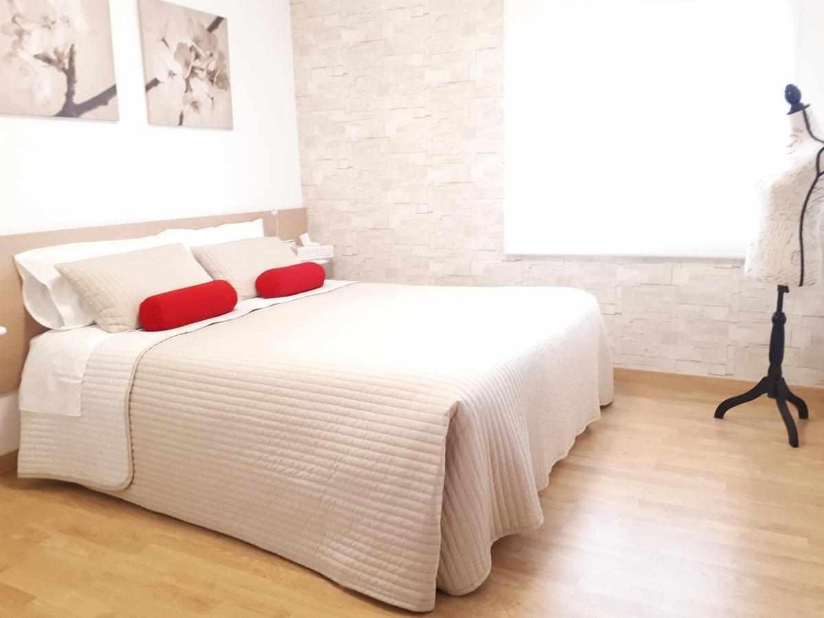Laura House The Style Airport Bcn Apartment Viladecans Bagian luar foto